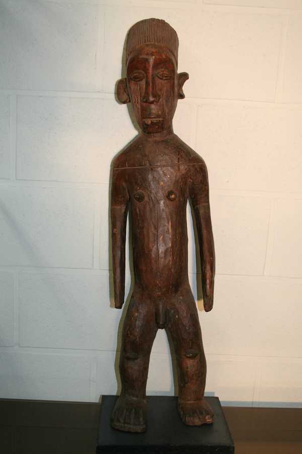 MANGBETU(statue), d`afrique : R.D. du CONGO, statuette MANGBETU(statue), masque ancien africain MANGBETU(statue), art du R.D. du CONGO - Art Africain, collection privées Belgique. Statue africaine de la tribu des MANGBETU(statue), provenant du R.D. du CONGO,  1624:  Très ancienne statue Mangbetu avec la tête allongée accentuée par sa coiffure et ses scarifications.1ère moitié du 20eme sc.. art,culture,masque,statue,statuette,pot,ivoire,exposition,expo,masque original,masques,statues,statuettes,pots,expositions,expo,masques originaux,collectionneur d`art,art africain,culture africaine,masque africain,statue africaine,statuette africaine,pot africain,ivoire africain,exposition africain,expo africain,masque origina africainl,masques africains,statues africaines,statuettes africaines,pots africains,expositions africaines,expo africaines,masques originaux  africains,collectionneur d`art africain